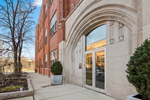 Photo of 1801 W Larchmont Avenue #404, Chicago, IL 60613 (MLS # 12652499)