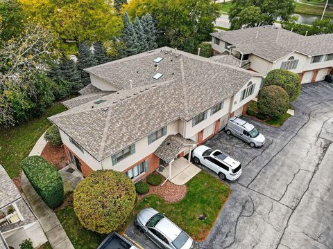 Tiny photo for 11104 W Cove Circle #2B, Palos Hills, IL 60465 (MLS # 12501290)