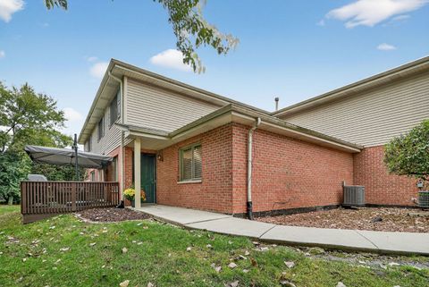 Tiny photo for 11104 W Cove Circle #2B, Palos Hills, IL 60465 (MLS # 12501290)