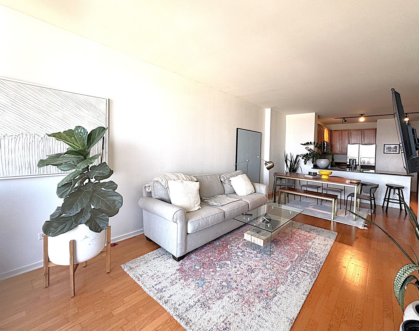 210 S Desplaines Street 1409