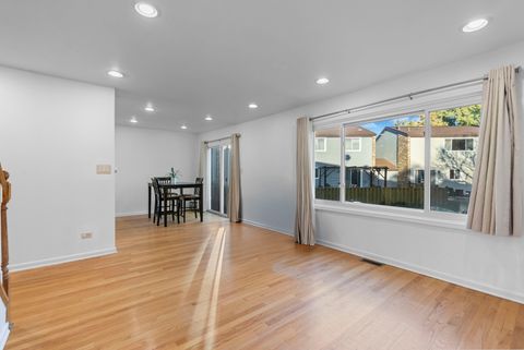 Tiny photo for 671 Cedarwood Court, Wheeling, IL 60090 (MLS # 12531325)