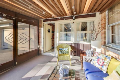 Tiny photo for 1048 E WALNUT Avenue, Des Plaines, IL 60016 (MLS # 12567404)