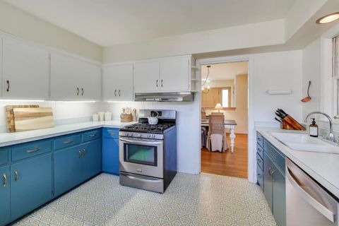 Tiny photo for 1048 E WALNUT Avenue, Des Plaines, IL 60016 (MLS # 12567404)