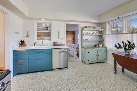 Tiny photo for 1048 E WALNUT Avenue, Des Plaines, IL 60016 (MLS # 12567404)