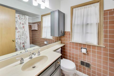 Tiny photo for 1048 E WALNUT Avenue, Des Plaines, IL 60016 (MLS # 12567404)