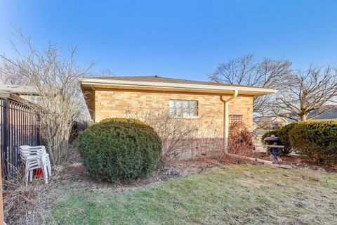 Tiny photo for 1048 E WALNUT Avenue, Des Plaines, IL 60016 (MLS # 12567404)