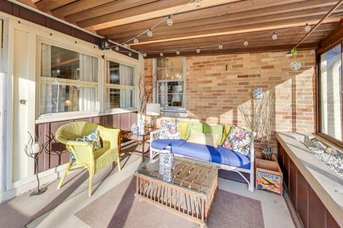 Tiny photo for 1048 E WALNUT Avenue, Des Plaines, IL 60016 (MLS # 12567404)