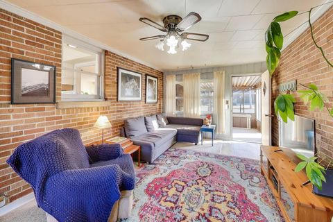 Tiny photo for 1048 E WALNUT Avenue, Des Plaines, IL 60016 (MLS # 12567404)