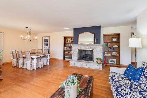 Tiny photo for 1048 E WALNUT Avenue, Des Plaines, IL 60016 (MLS # 12567404)