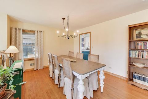 Tiny photo for 1048 E WALNUT Avenue, Des Plaines, IL 60016 (MLS # 12567404)