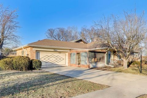 Tiny photo for 1048 E WALNUT Avenue, Des Plaines, IL 60016 (MLS # 12567404)