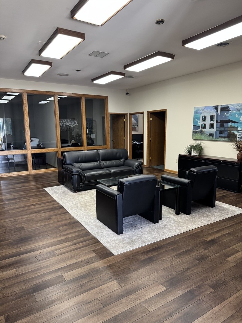 1200 E Lincoln Highway