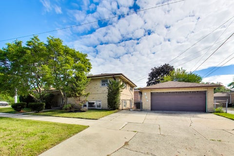 Tiny photo for 5545 Oakton Street, Morton Grove, IL 60053 (MLS # 12731627)
