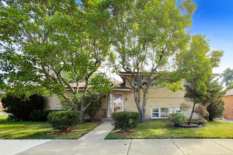 Photo of 5545 Oakton Street, Morton Grove, IL 60053 (MLS # 12731627)