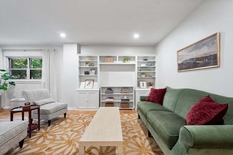 Tiny photo for 1508 Hinman Avenue #1A, Evanston, IL 60201 (MLS # 12467782)