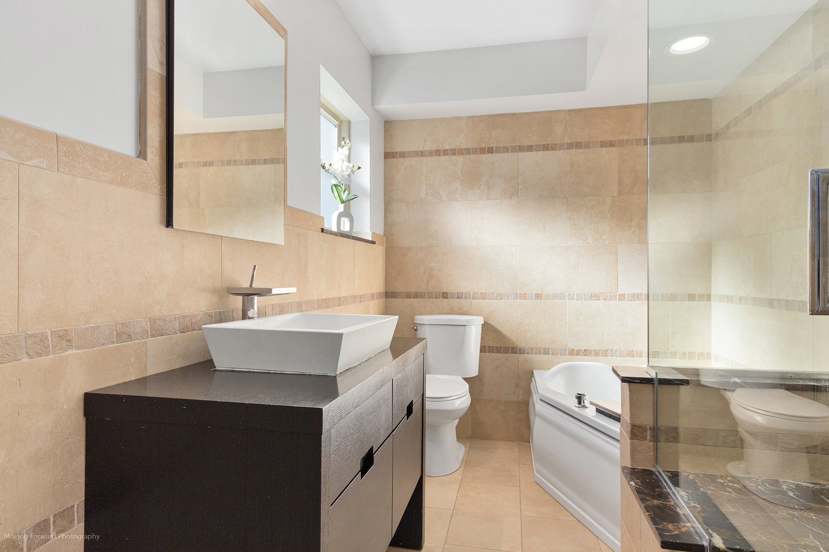 Chicago, Illinois 60656, United States, 3 Bedrooms Bedrooms, ,2 BathroomsBathrooms,Residential,Active,254882