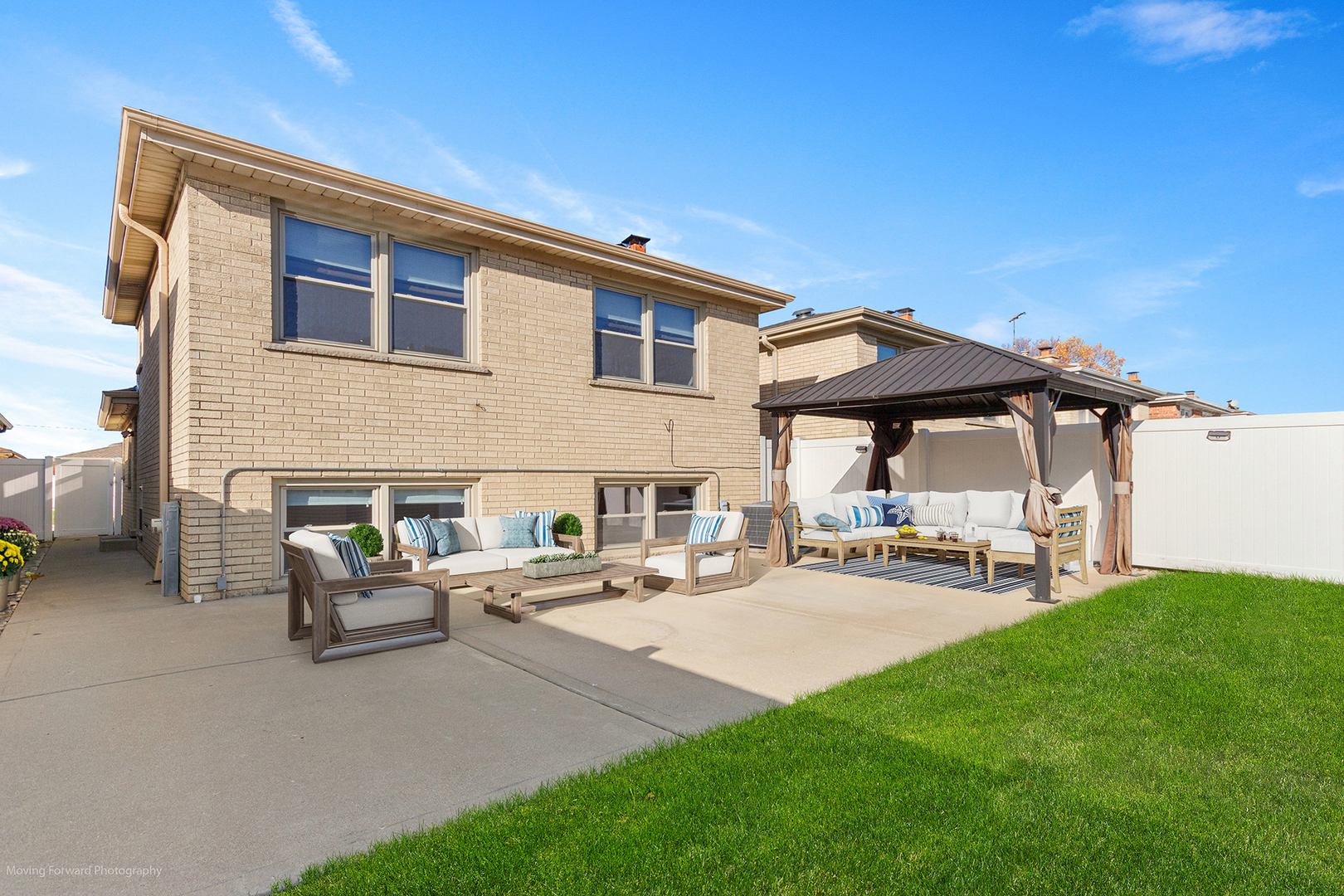 Chicago, Illinois 60656, United States, 3 Bedrooms Bedrooms, ,2 BathroomsBathrooms,Residential,Active,254882