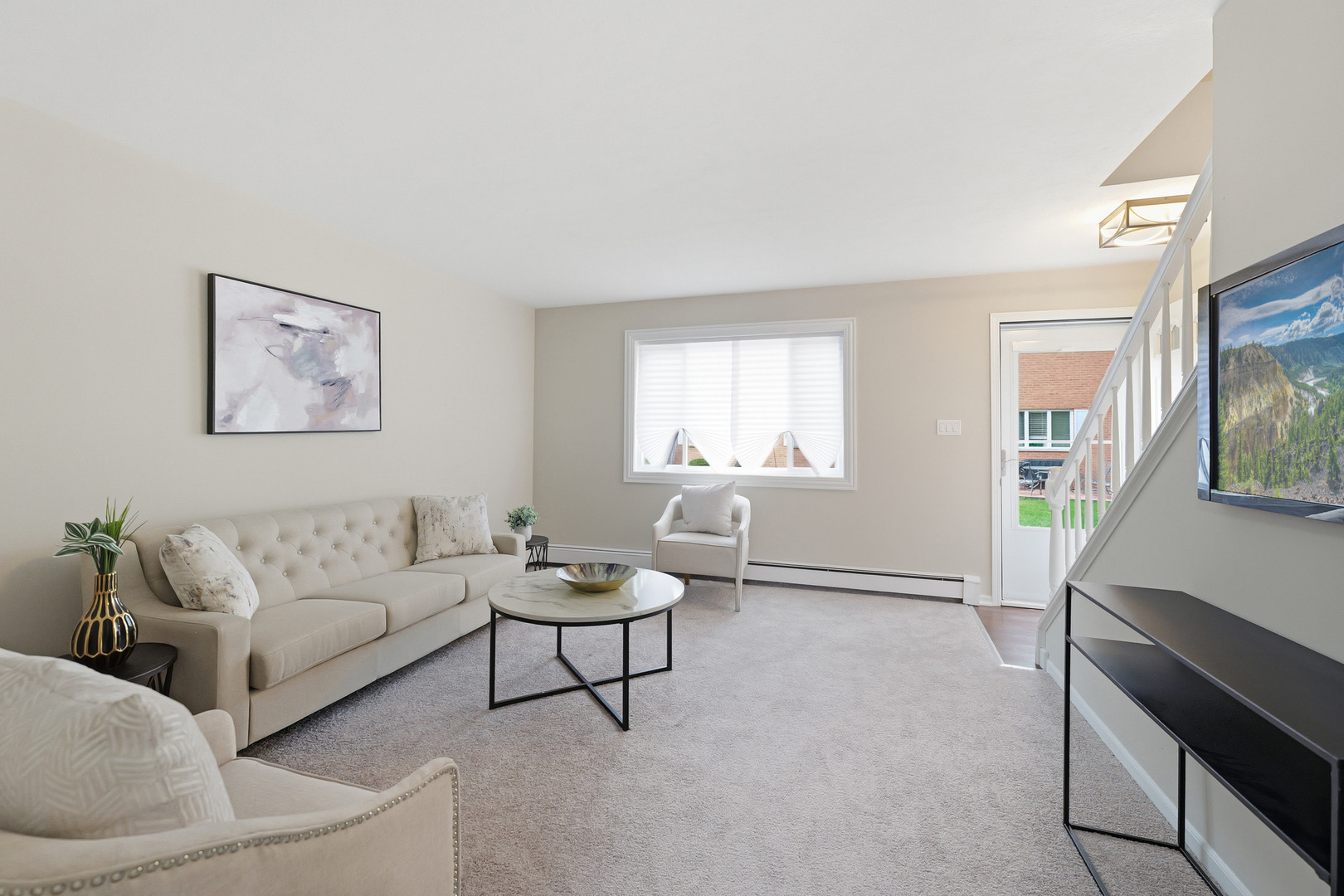 1231 Town Crest Drive E