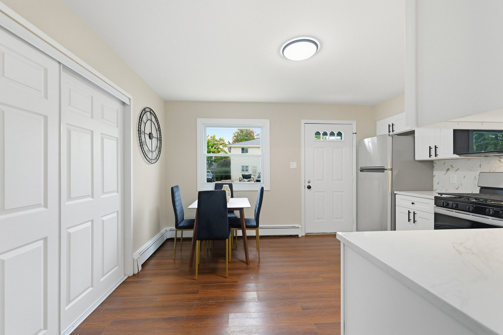 1231 Town Crest Drive E