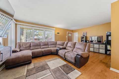 Tiny photo for 15966 Debbie Lane, South Holland, IL 60473 (MLS # 12484336)