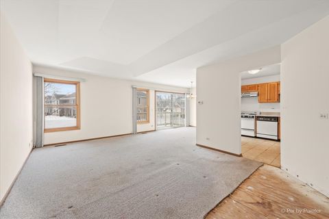 Tiny photo for 1851 Fox Run Drive #D4, Elk Grove Village, IL 60007 (MLS # 12531306)