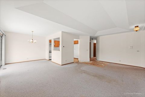 Tiny photo for 1851 Fox Run Drive #D4, Elk Grove Village, IL 60007 (MLS # 12531306)