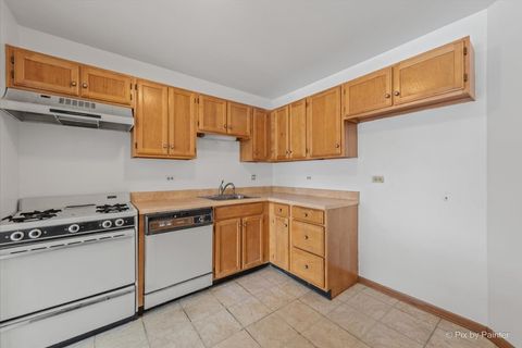 Tiny photo for 1851 Fox Run Drive #D4, Elk Grove Village, IL 60007 (MLS # 12531306)