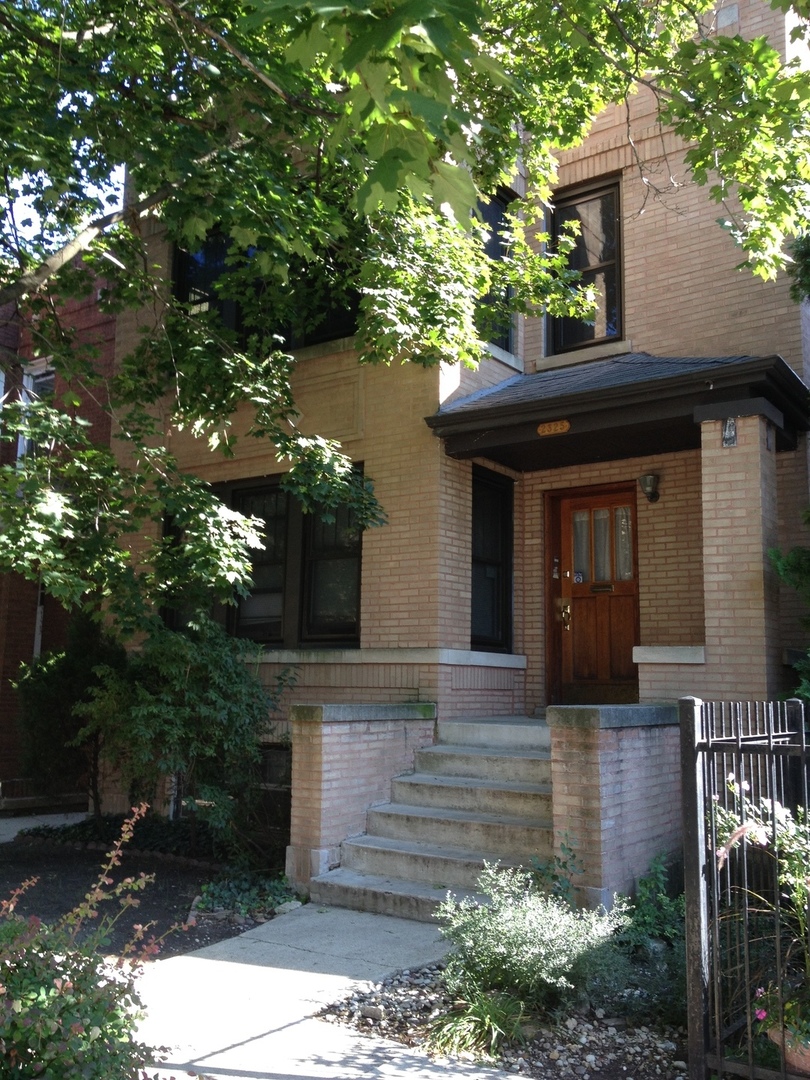 2325 W Shakespeare Avenue