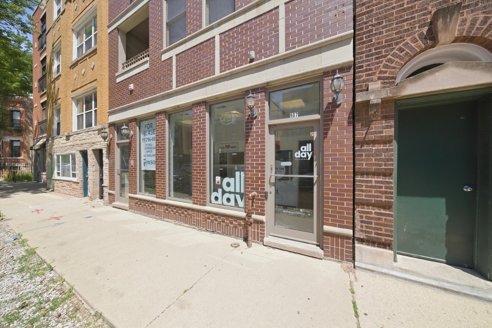 907 N DAMEN Avenue 101