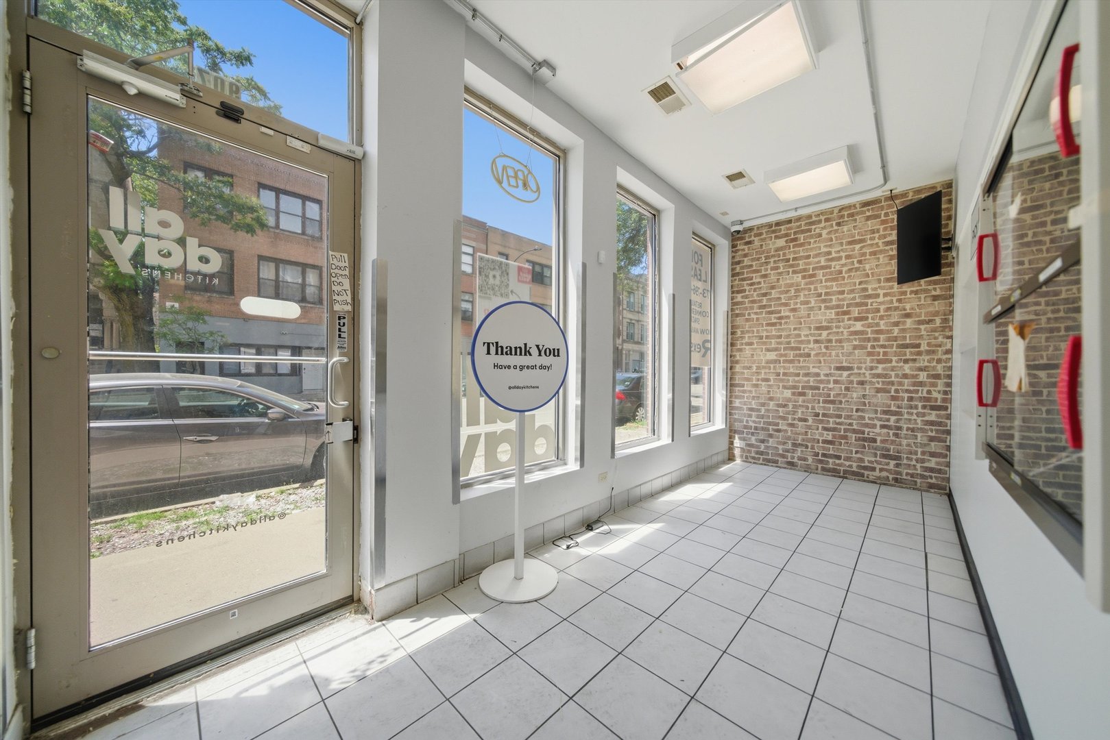 907 N DAMEN Avenue 101