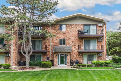 Photo of 14016 Waterbury Drive #1404, Crestwood, IL 60418 (MLS # 12661818)