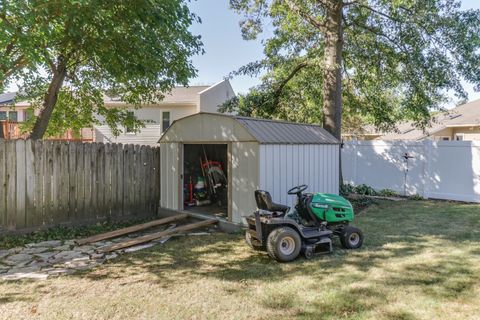 Tiny photo for 3 Kenfield Circle, Bloomington, IL 61704 (MLS # 12491318)