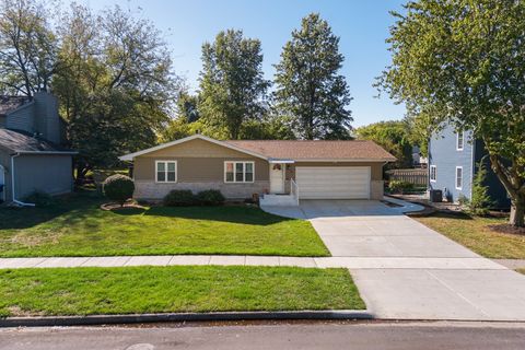 Photo of 3 Kenfield Circle, Bloomington, IL 61704 (MLS # 12491318)