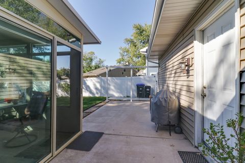 Tiny photo for 3 Kenfield Circle, Bloomington, IL 61704 (MLS # 12491318)