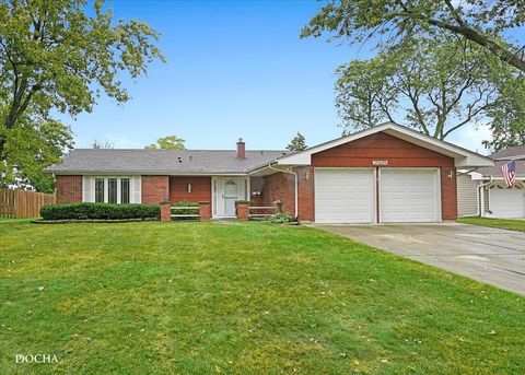 Photo of 23W234 Woodcroft Drive, Glen Ellyn, IL 60137 (MLS # 12444919)