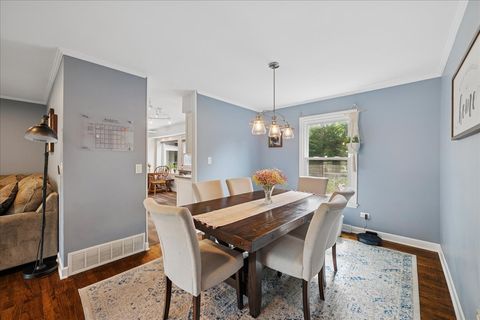 Tiny photo for 481 Sussex Court, Buffalo Grove, IL 60089 (MLS # 12485264)