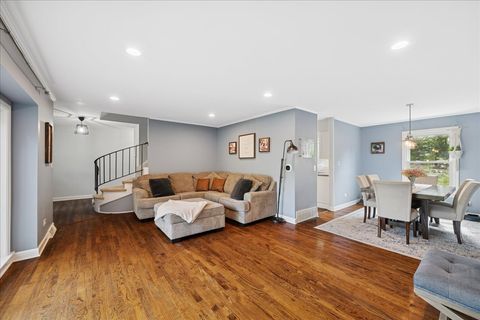 Tiny photo for 481 Sussex Court, Buffalo Grove, IL 60089 (MLS # 12485264)