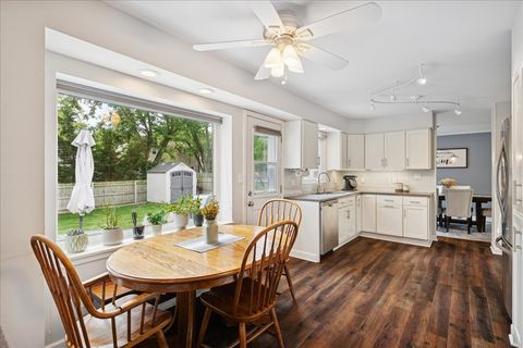 Tiny photo for 481 Sussex Court, Buffalo Grove, IL 60089 (MLS # 12485264)