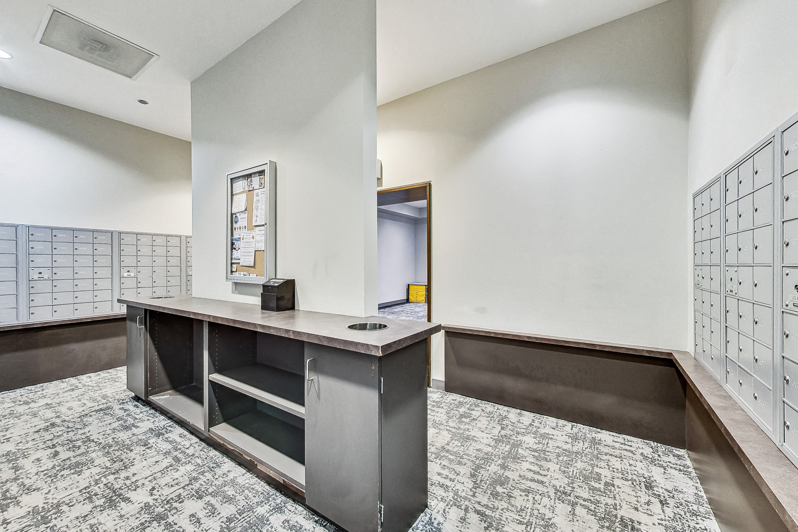 8 E Randolph Street 1602
