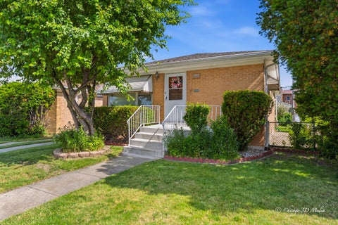 Photo of 6244 W Foster Avenue, Chicago, IL 60630 (MLS # 12668545)