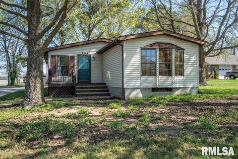 Tiny photo for 1615 E Saint Louis Street, West Frankfort, IL 62896 (MLS # QC4262645)