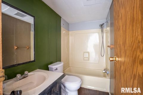 Tiny photo for 1615 E Saint Louis Street, West Frankfort, IL 62896 (MLS # QC4262645)