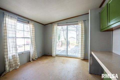 Tiny photo for 1615 E Saint Louis Street, West Frankfort, IL 62896 (MLS # QC4262645)