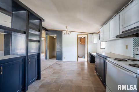 Tiny photo for 1615 E Saint Louis Street, West Frankfort, IL 62896 (MLS # QC4262645)