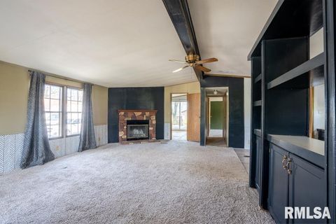 Tiny photo for 1615 E Saint Louis Street, West Frankfort, IL 62896 (MLS # QC4262645)