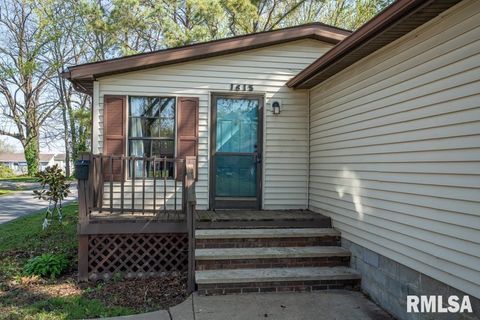 Tiny photo for 1615 E Saint Louis Street, West Frankfort, IL 62896 (MLS # QC4262645)