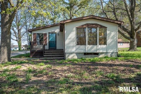 Photo of 1615 E Saint Louis Street, West Frankfort, IL 62896 (MLS # QC4262645)
