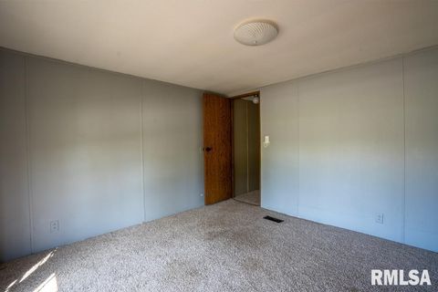 Tiny photo for 1615 E Saint Louis Street, West Frankfort, IL 62896 (MLS # QC4262645)