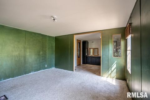 Tiny photo for 1615 E Saint Louis Street, West Frankfort, IL 62896 (MLS # QC4262645)