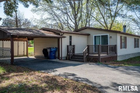 Tiny photo for 1615 E Saint Louis Street, West Frankfort, IL 62896 (MLS # QC4262645)